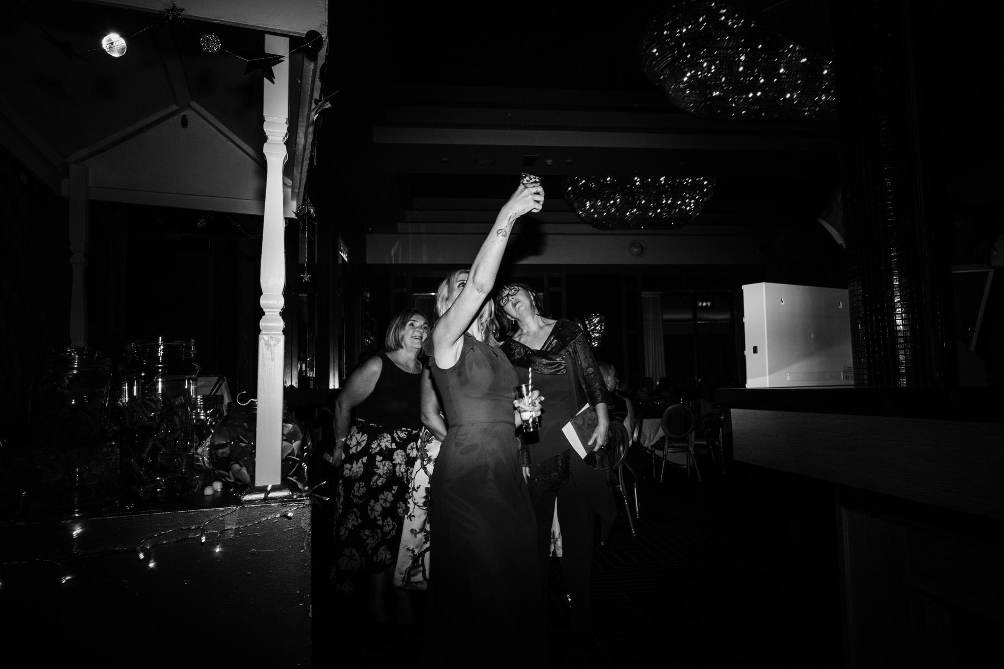 garryvoe-hotel-wedding-dancefloor-band-dancing