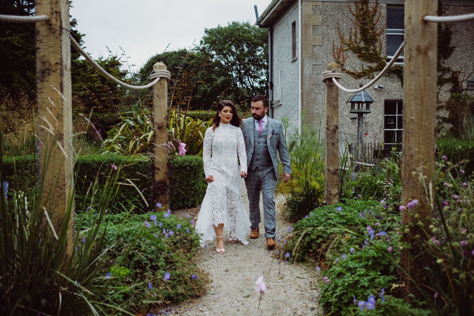 seagrave-house-wedding-first-look-gardens