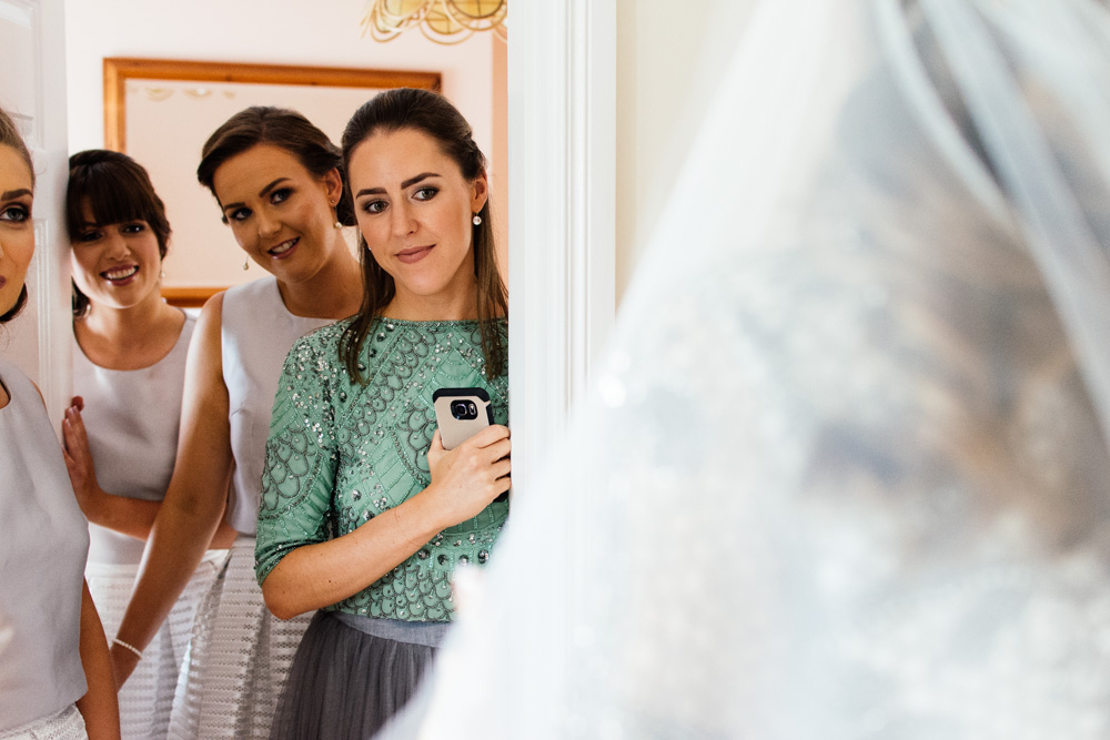 wedding-bride-getting-ready-at-home