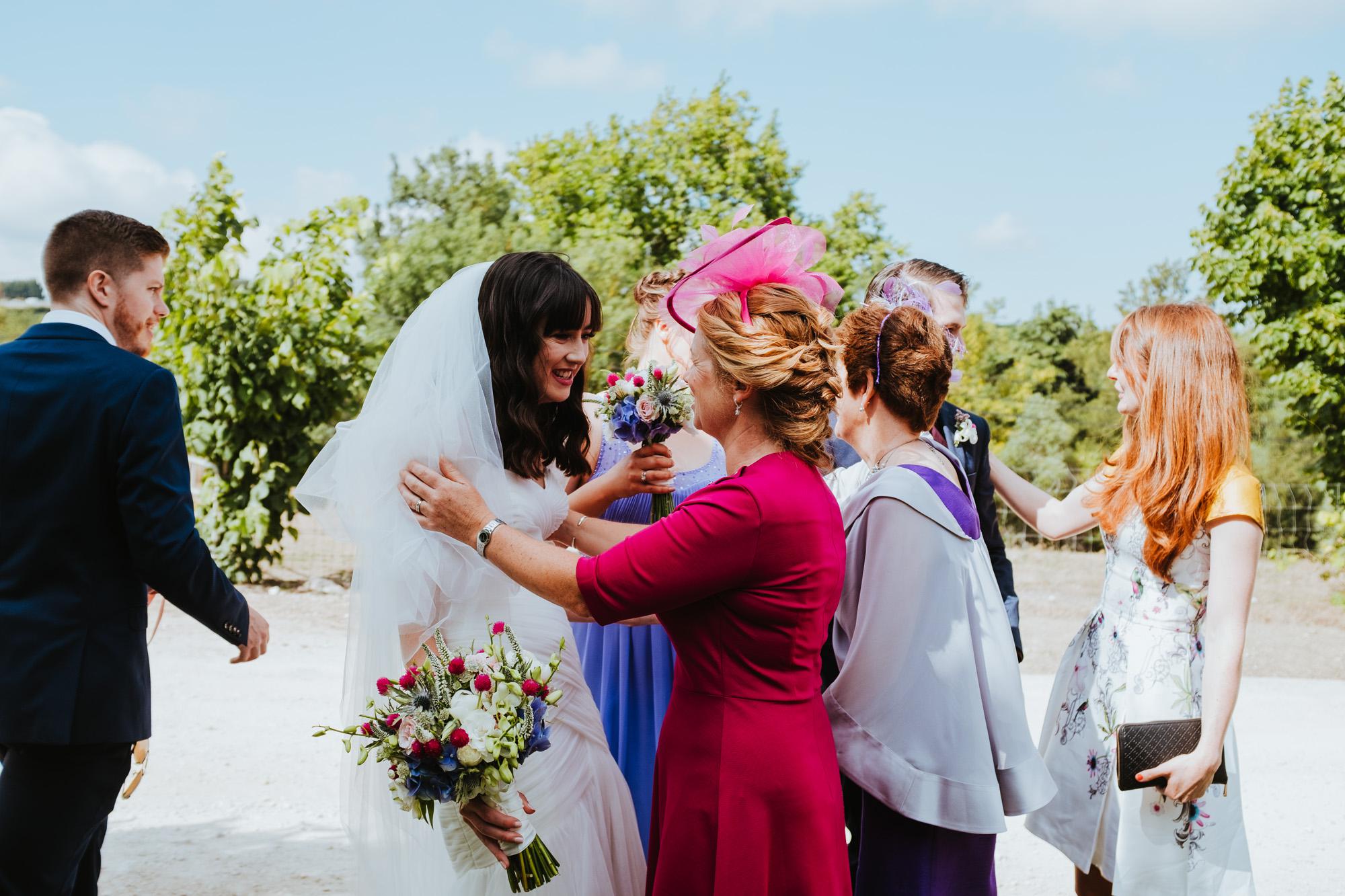 quinta-da-bichinha-portugal-wedding-ceremony-lake
