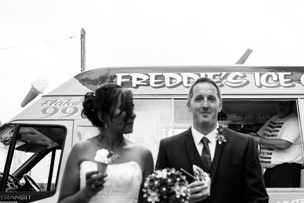 bride-and-groom-icecream