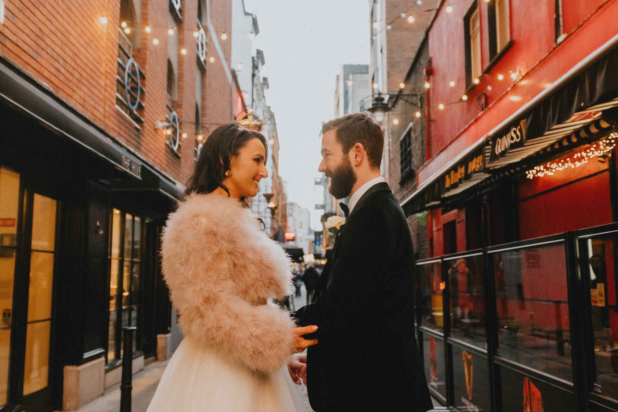 dublin-city-winter-wedding-couple